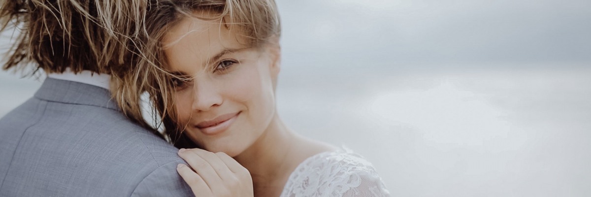 Brautzauber Brautstyling Brautmakeup Brautfrisuren Hochzeit Brautfeedback Hamburg Muenchen 